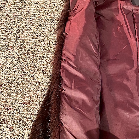 SUZY SHIER (NWT) • Faux-Fur Vest • Size Medium • Silk-Lined Maroon + Black Fur - Picture 7 of 12